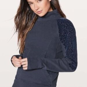 Lululemon Athletica Floral Flock Pullover
Midnight Navy Small